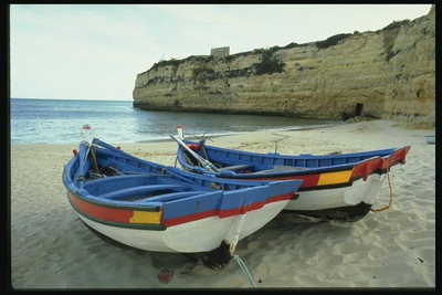 Лодки на берегу