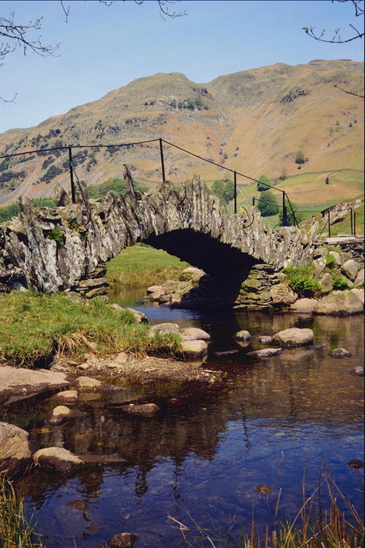 Древний мост. Отражение в воде