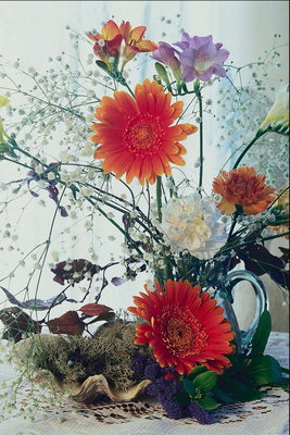 Lớp học hoa. A bouquet of gerberas, hoa cẩm chướng và chuông