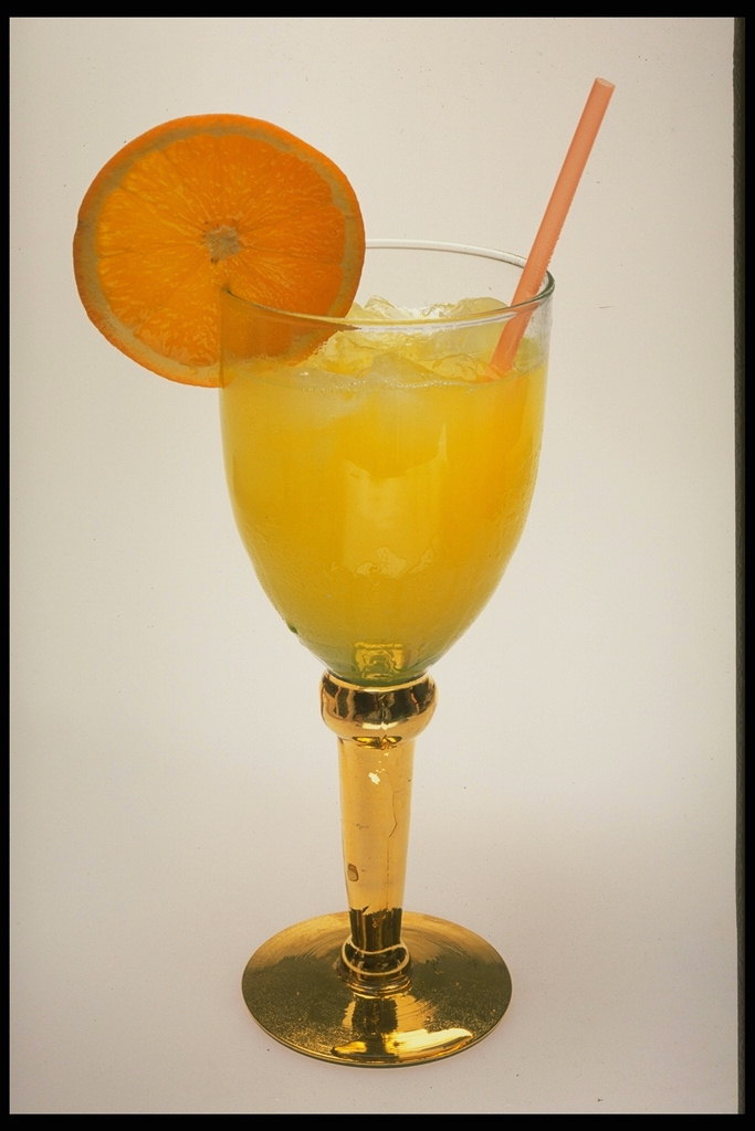 Cóctel con jugo de naranja