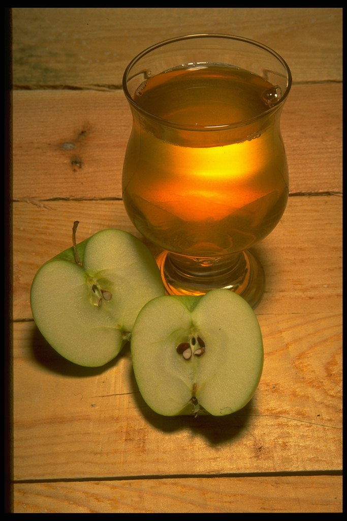 玻璃的苹果汁