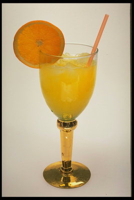 Cocktail med appelsinjuice