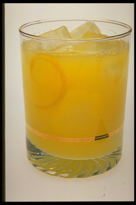 Apelsinjuice och is