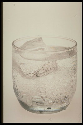 Stilles Wasser mit Eis