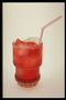 Cocktail cu culoare roşu închis