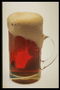 Πάχους αφρού στο ποτήρι με μπύρα