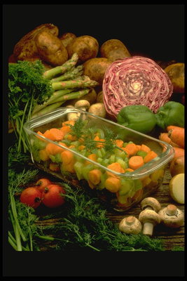 Салат с зелени и морковки