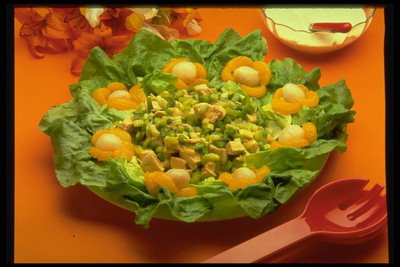 Салат с овощей и креветок
