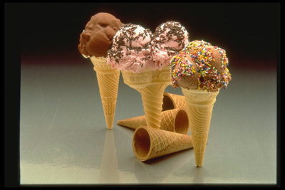 Шоколадное, карамельное и фруктовое мороженое