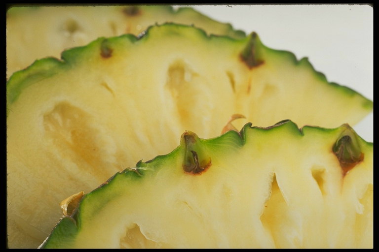 Сочные куски ананаса