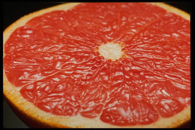 Кусочек сочного грейпфрута