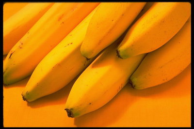 Желтый цвет бананов