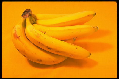 Спелые плоды бананов