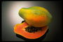 Папаия. Зеленый и спелый плод