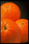 Ярко-оранжевая кожура апельсинов