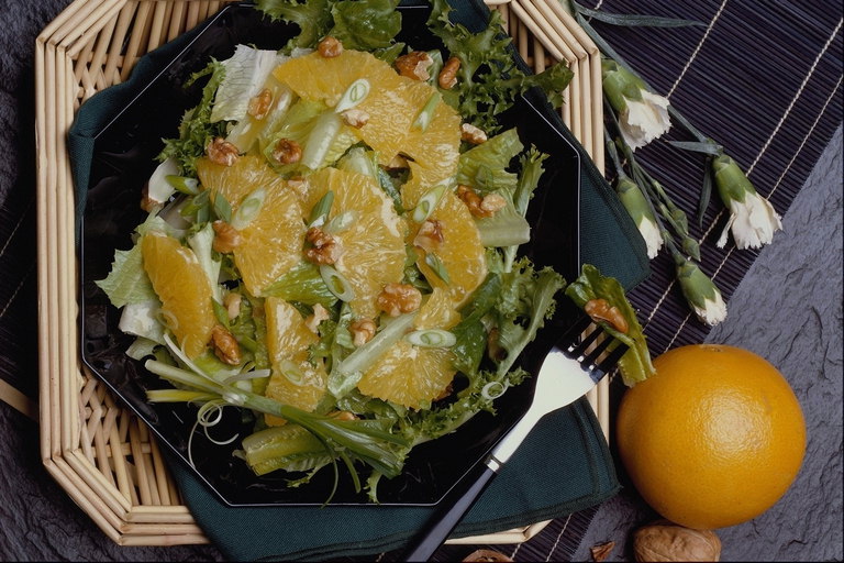 Салат с зелени и апельсинов