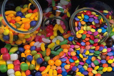 Сладкие разноцветные конфеты