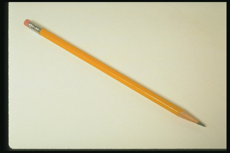 Простой карандаш с резинкой