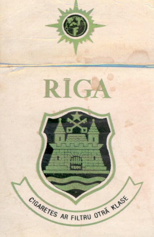 Сигареты RIGA . Пачка с рисунком крепости с ключами
