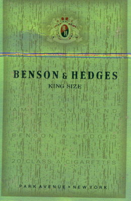 Пачка сигарет BENSON & HEDGES  зеленого цвета