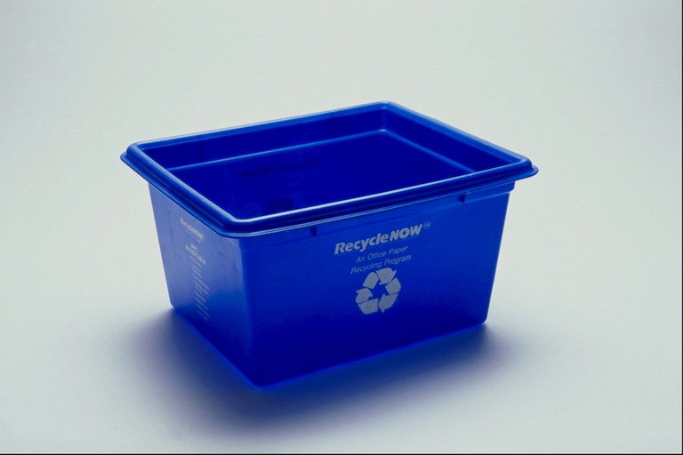 Пластмассовый ящик для отходов