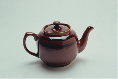 Чайник для заварки чая. С керамики коричневого цвета