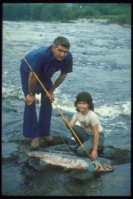 Ловля рыбы в речке