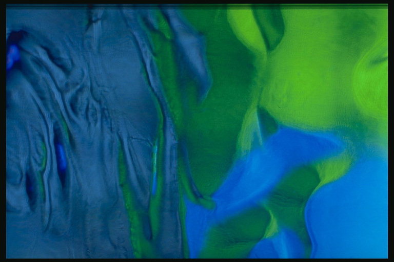 Сине-зелёная, неопределённого сочетания текстура