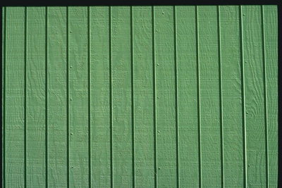 Деревянные доски покрашенные в зеленый цвет