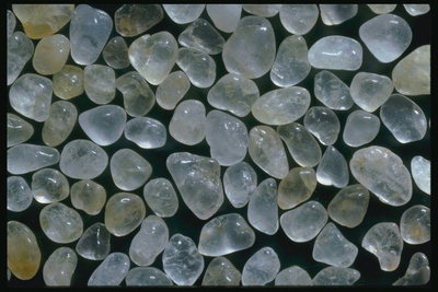 Прозрачная порода камней с разными оттенками