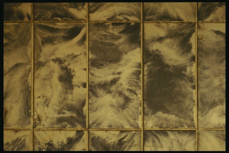 Плитка с рисунками бушующего моря темно-серого цвета