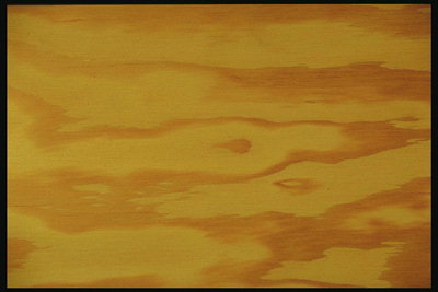 Темно-оранжевый тон разводов на деревянной текстуре