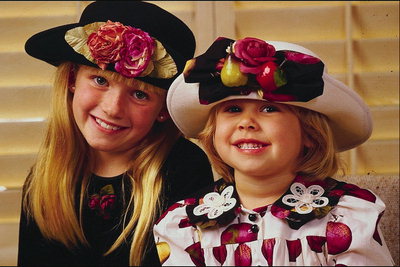 Barn i vacker hatt
