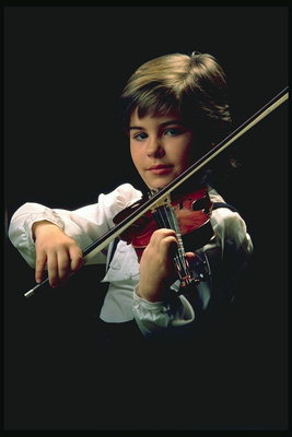 Boy avec violon