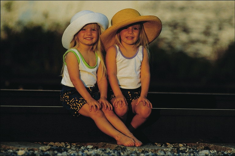 Şapkadaki kızlar