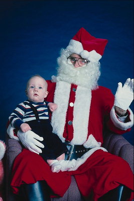 Santa Claus với một đứa trẻ