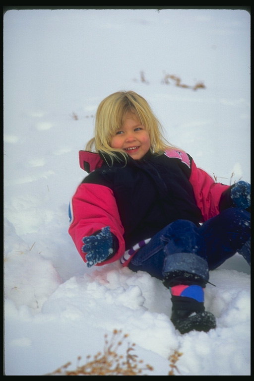 La niña en la nieve
