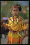 Vajza kombëtare në veshje tradicionale