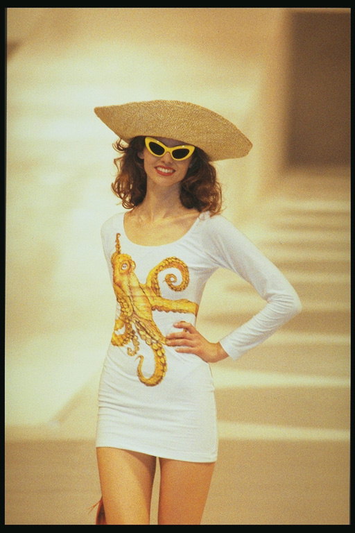Bela kratka obleka s sliko hobotnica