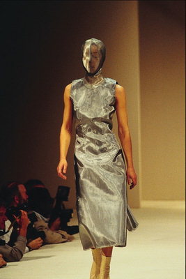 Langen Kleid mit einem Stahl-Farbe