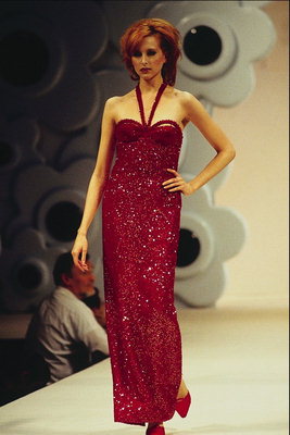 Вечерна рокля с цвят на червено вино пайета