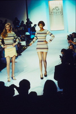 The parade strip. Short dresses and sweater in horizontal stripe beige tones