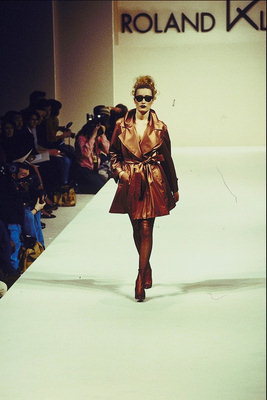The costume of brown kain dengan glitter