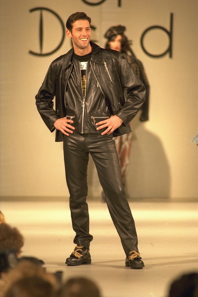 Leather sortverdi klær. Bukser, vest, jakke