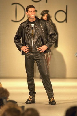 Leather κουστούμι. Παντελόνια, γιλέκο, σακάκι
