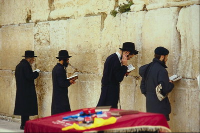 Predstavnici židovske ljudi. Muškarci na molitvu