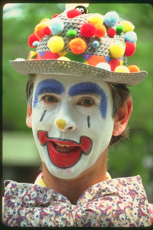 Clown su gražia skrybėlę