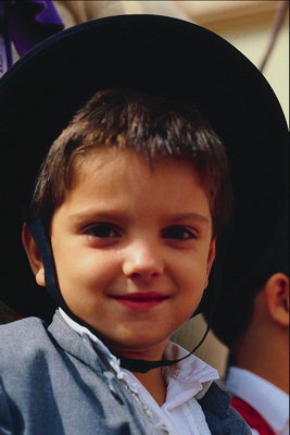 Дечак у шешир
