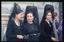 Женщины в черных нарядах. Черные кружевные вуали