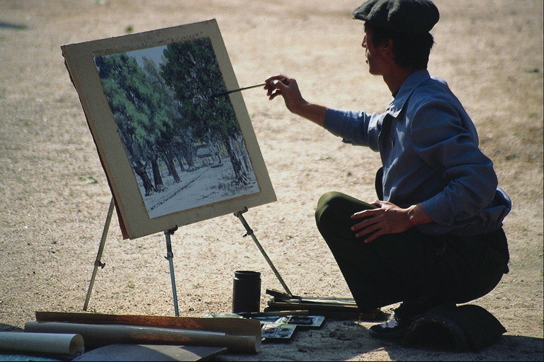 O artista pintar un cadro